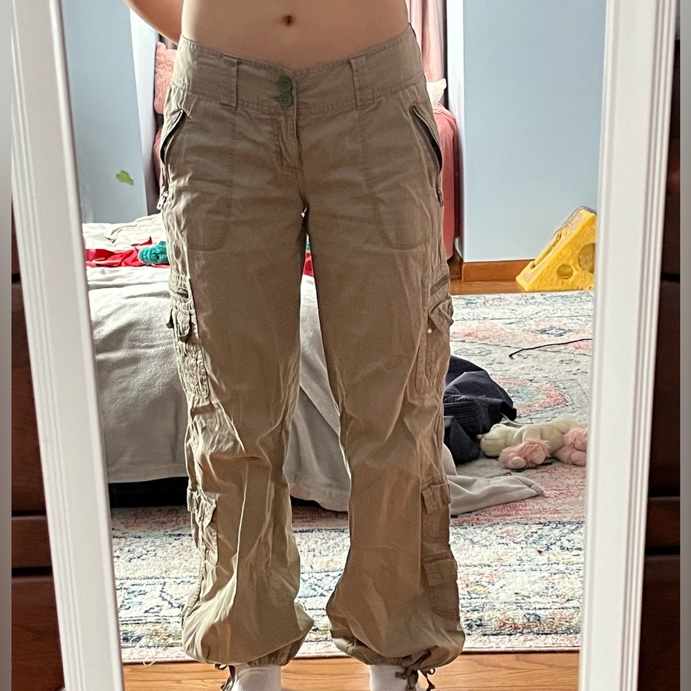 Aeropostale, size 6, low wasted green cargo.